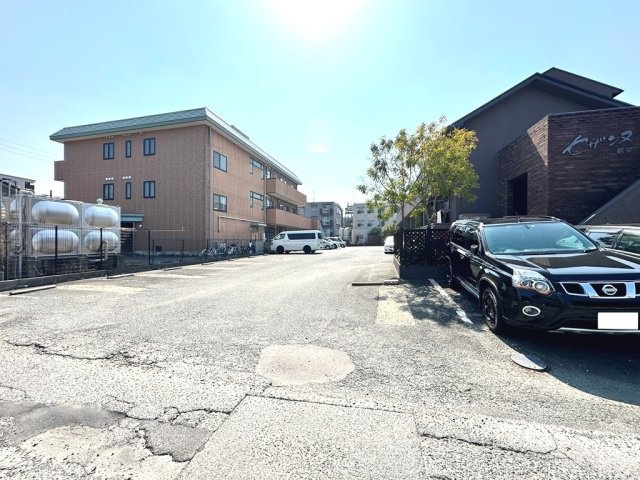 セザンヌ新栄の駐車場