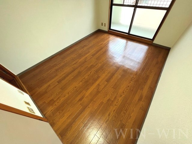 ビットハウスの洋室