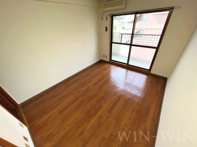 ビットハウスの洋室