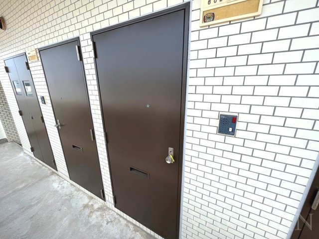 ビットハウスの玄関