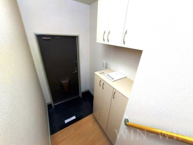 エルヴェ南小向 Aの玄関