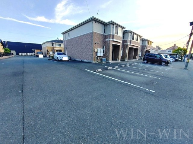 エルヴェ南小向 Aの駐車場