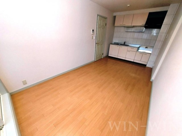 エルヴェ南小向 Aの居間・リビング