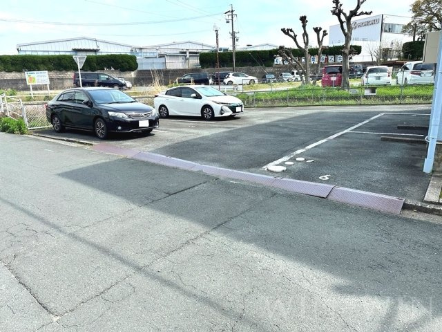ファインビレッジの駐車場
