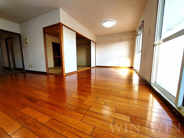 ファインビレッジの居間・リビング