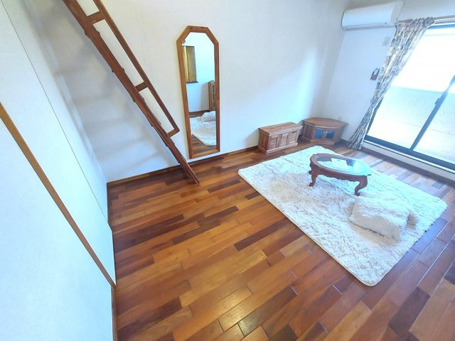 セザンヌ新栄 3の居間・リビング