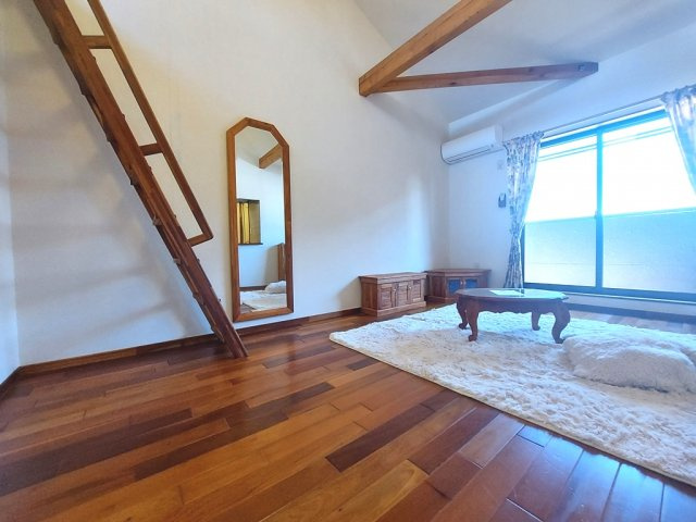 セザンヌ新栄 3の居間・リビング