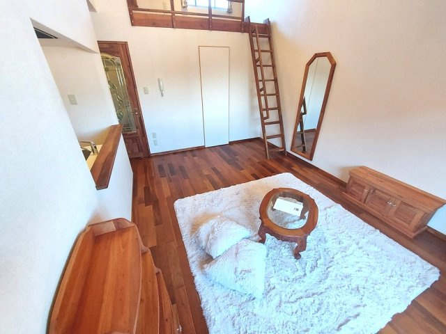 セザンヌ新栄 3の居間・リビング