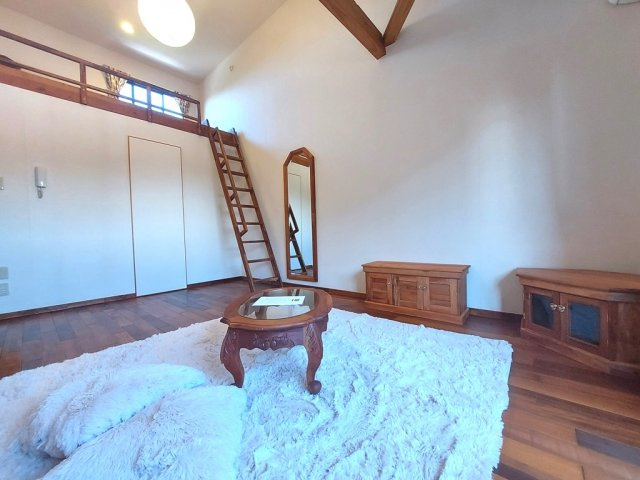 セザンヌ新栄 3の居間・リビング