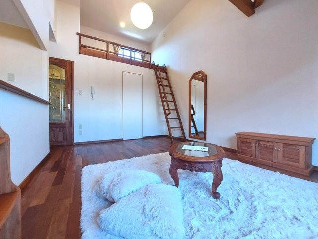 セザンヌ新栄 3の居間・リビング