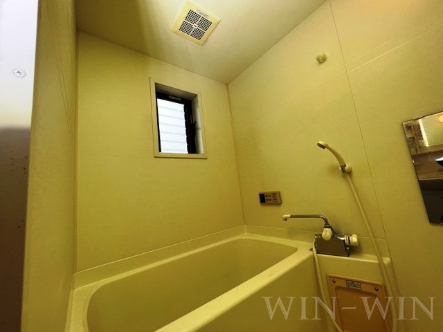 フローレス Aの浴室