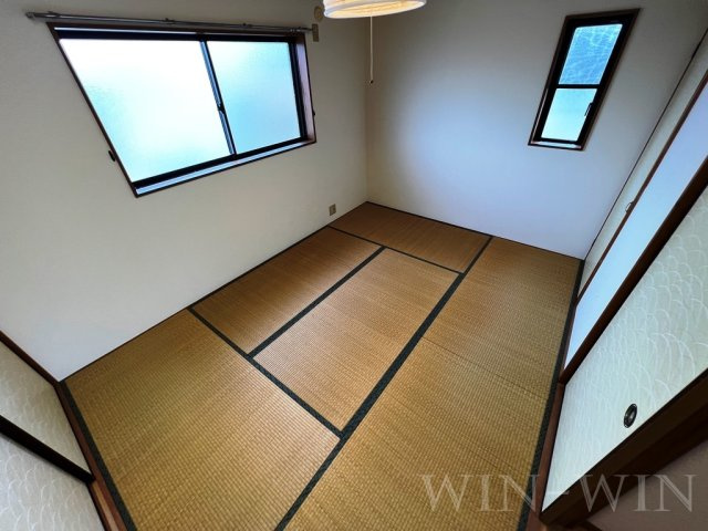 フローレス Aの和室