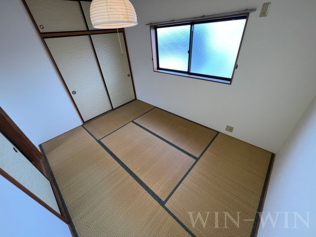 フローレス Aの和室