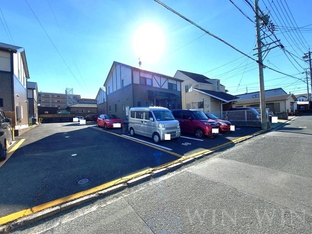 フローレス Aの駐車場