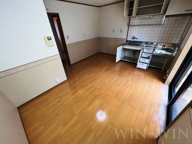 フローレス Aの居間・リビング