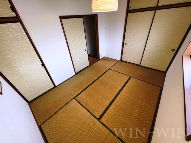 フローレス Aの和室