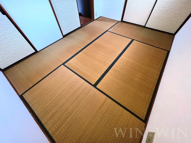 フローレス Aの和室