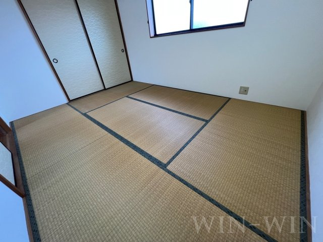 フローレス Aの和室