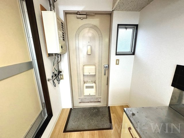 フォーブル西松山の玄関