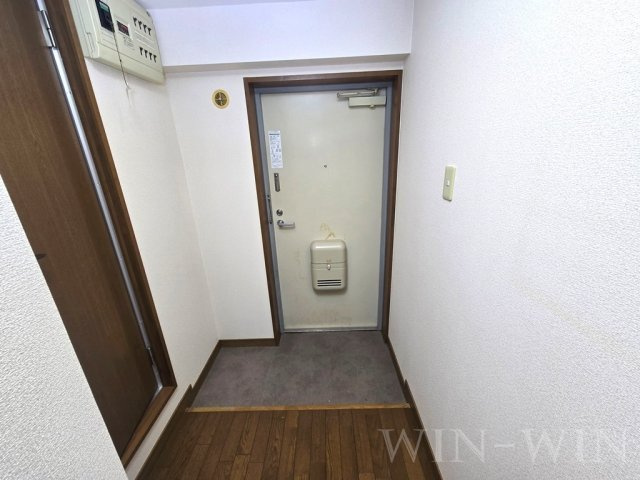 オアシス鷹丘の玄関