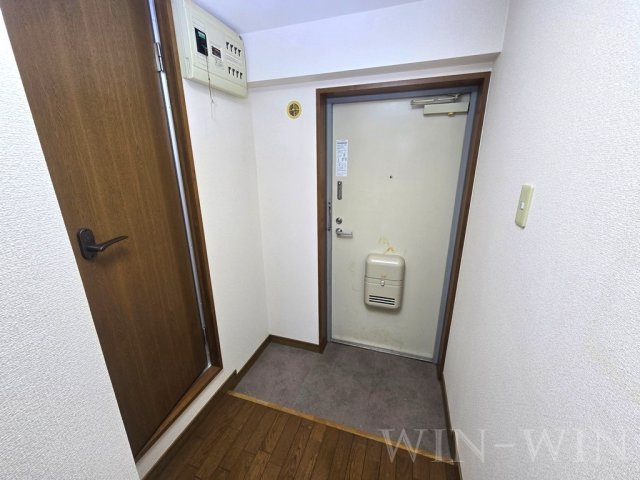 オアシス鷹丘の玄関