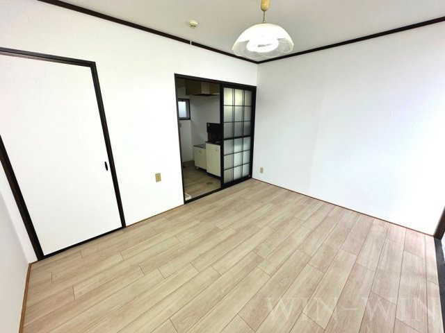 フォーブル西松山の居間・リビング