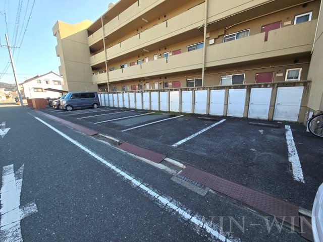 アスカ Ⅱの駐車場