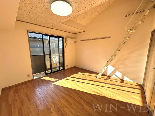 メゾン・ド・ラヴィ菰口 Ⅱの居間・リビング