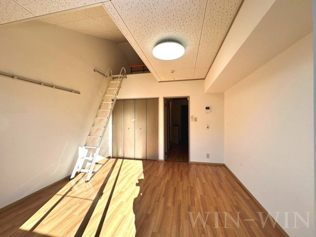 メゾン・ド・ラヴィ菰口 Ⅱの居間・リビング