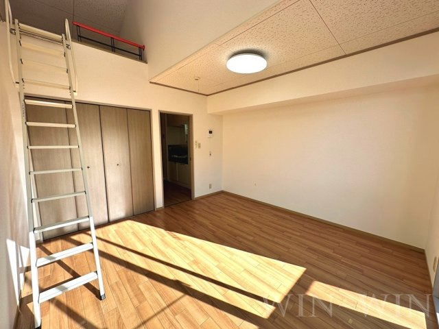 メゾン・ド・ラヴィ菰口 Ⅱの居間・リビング