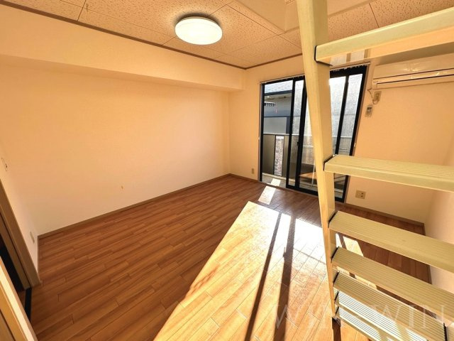 メゾン・ド・ラヴィ菰口 Ⅱの居間・リビング