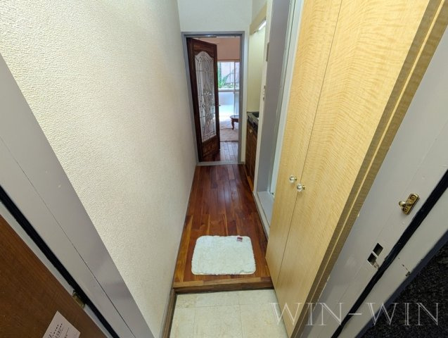 ユトリロ談合町の玄関