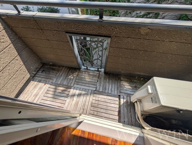 ユトリロ談合町のバルコニー