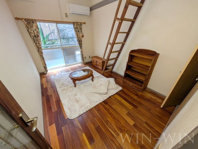 ユトリロ談合町の洋室