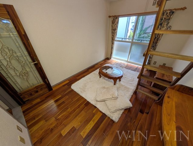 ユトリロ談合町の洋室