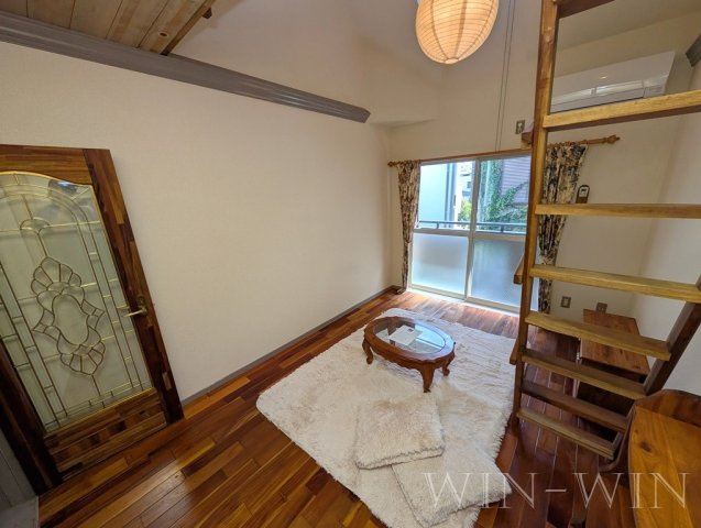 ユトリロ談合町の洋室