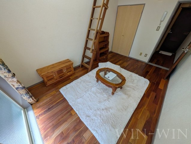 ユトリロ談合町の洋室