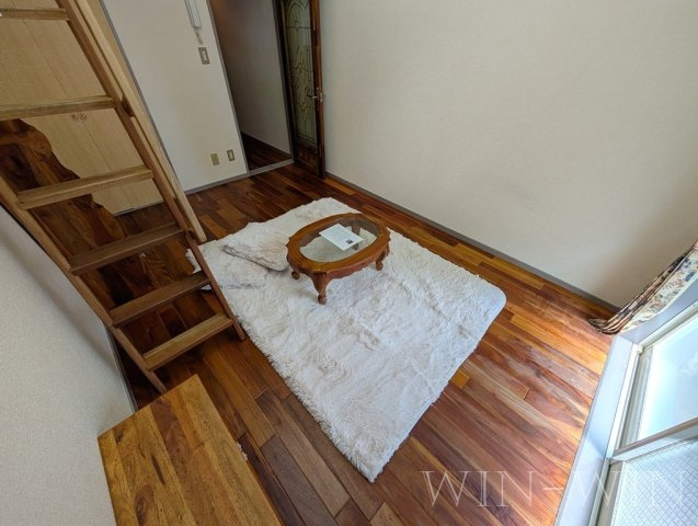 ユトリロ談合町の洋室