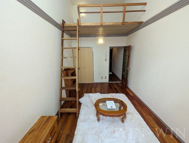 ユトリロ談合町の洋室