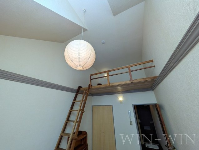 ユトリロ談合町の内装