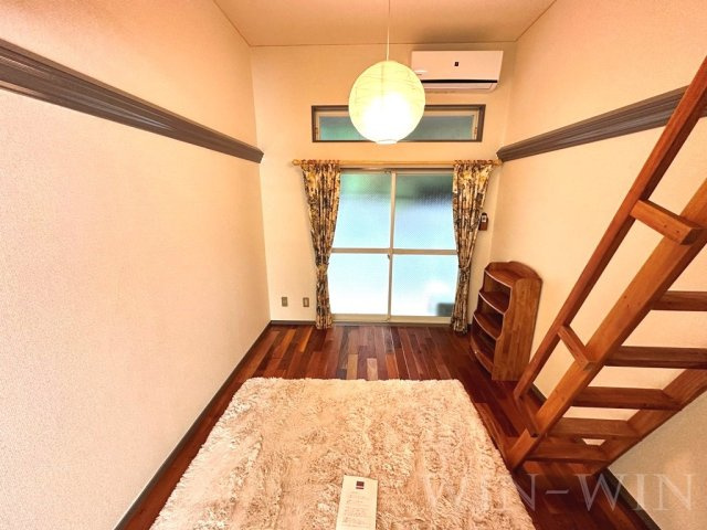 ユトリロ談合町の寝室