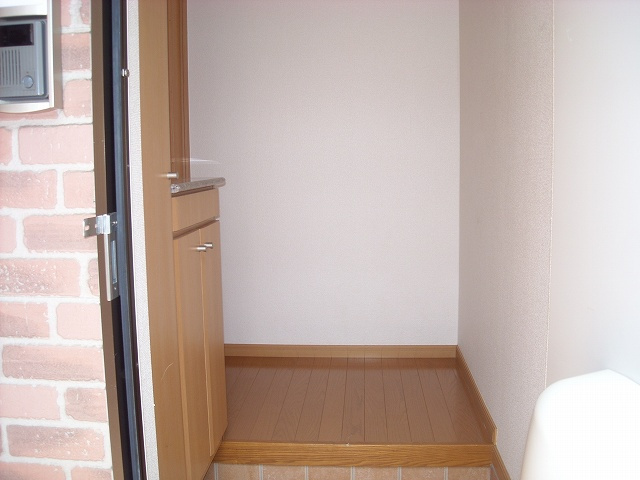 フォーリスト ヒルズ Bの玄関