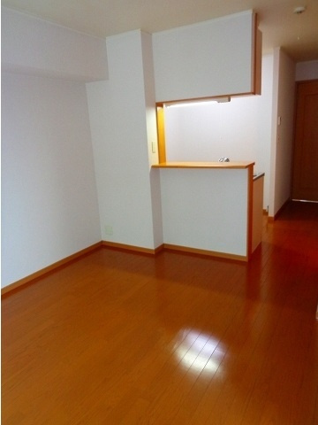 フォーリスト ヒルズ Bの居間・リビング