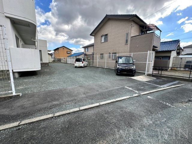 Blue Skyの駐車場