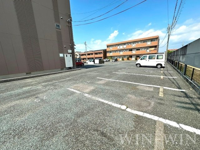 アプローズ A棟の駐車場