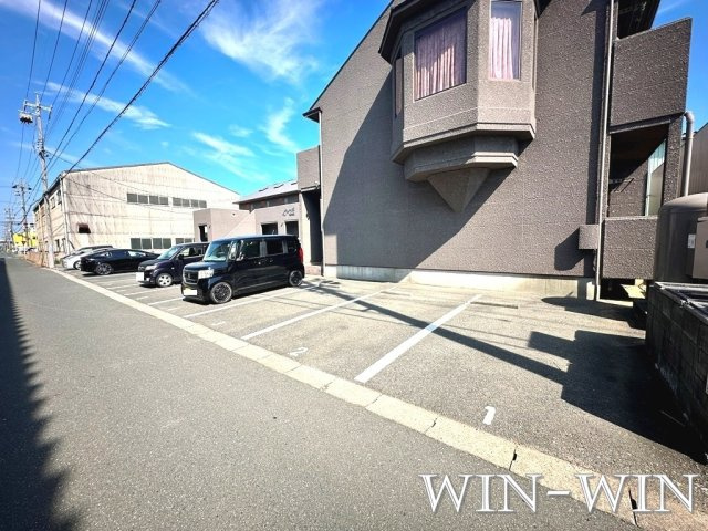 セザンヌ神野新田の駐車場