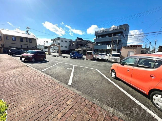 ベルハイムOKADAの駐車場