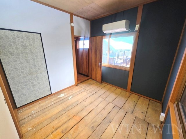 向草間町貸家の和室