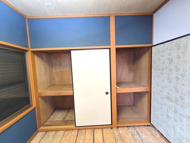 向草間町貸家の収納