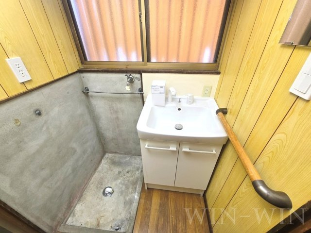 向草間町貸家の独立洗面台